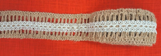 Rustic Jute Lace Trim with White Nylon Floral Center – 6.5 cm Wide Natural Burlap & Lace Ribbon – Eco-Friendly Trim for DIY Crafts, Wedding Décor, Gift Wrapping & Table Styling