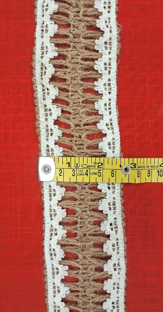 Rustic Jute Lace Trim with Dual White Cotton Crochet Edging – 6.5 cm Wide Decorative Burlap Ribbon for Crafts, Gift Wrapping, DIY & Wedding Decor