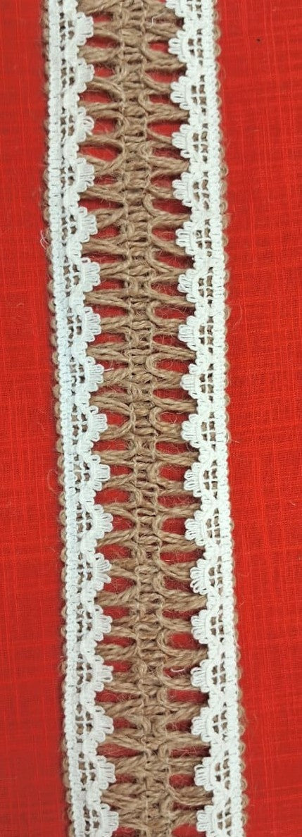 Rustic Jute Lace Trim with Dual White Cotton Crochet Edging – 6.5 cm Wide Decorative Burlap Ribbon for Crafts, Gift Wrapping, DIY & Wedding Decor