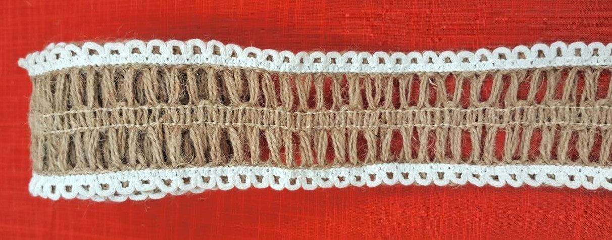 Rustic Jute Lace Trim with White Cotton Crochet Edging – 6.5 cm Wide Natural Burlap Ribbon for Crafts, Gift Wrapping, Wedding & Home Décor