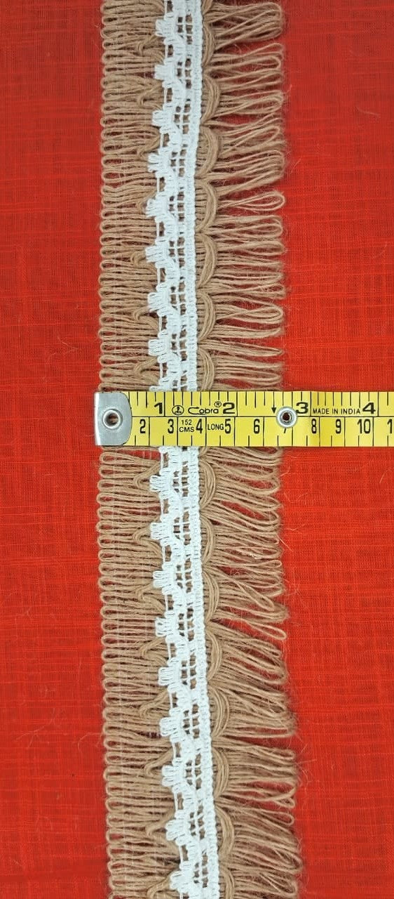 Rustic Jute Fringe Lace Trim with White Crochet Center – 6.5 cm Wide Natural Burlap Ribbon – Decorative Fringe Lace for DIY Crafts, Rustic Wedding Décor & Gift Wrapping