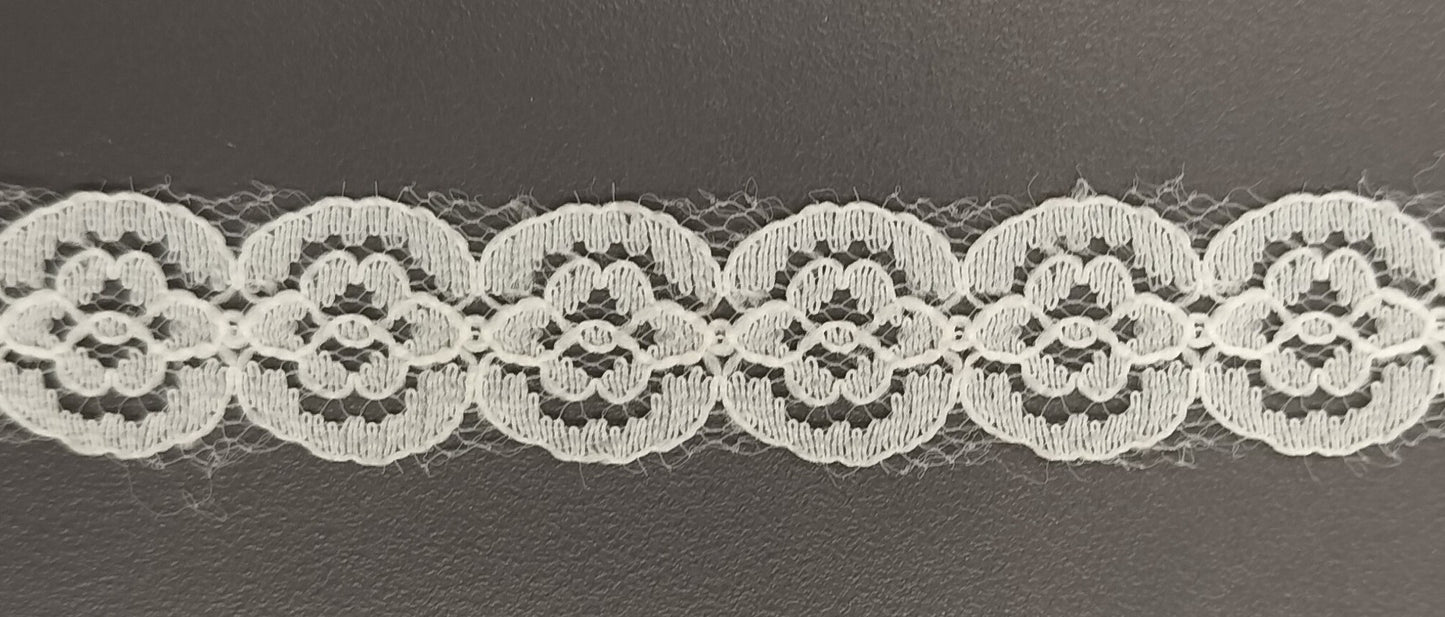 White Nylon Daisy Chain Lace Trim – Floral Motif Embroidery, 2 cm Wide, for Sewing, Crafts, Dresses, and DIY Decoration