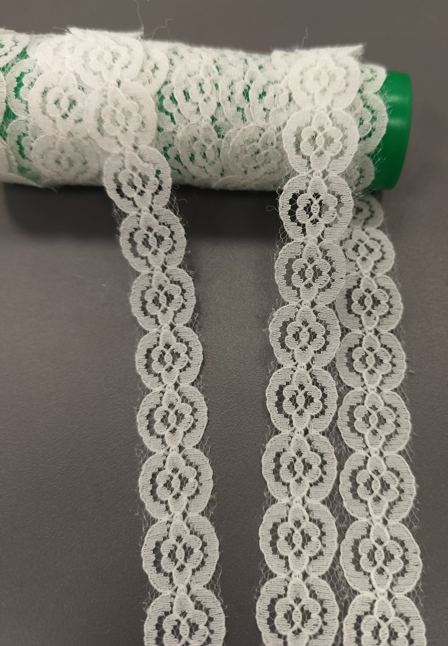 White Nylon Daisy Chain Lace Trim – Floral Motif Embroidery, 2 cm Wide, for Sewing, Crafts, Dresses, and DIY Decoration