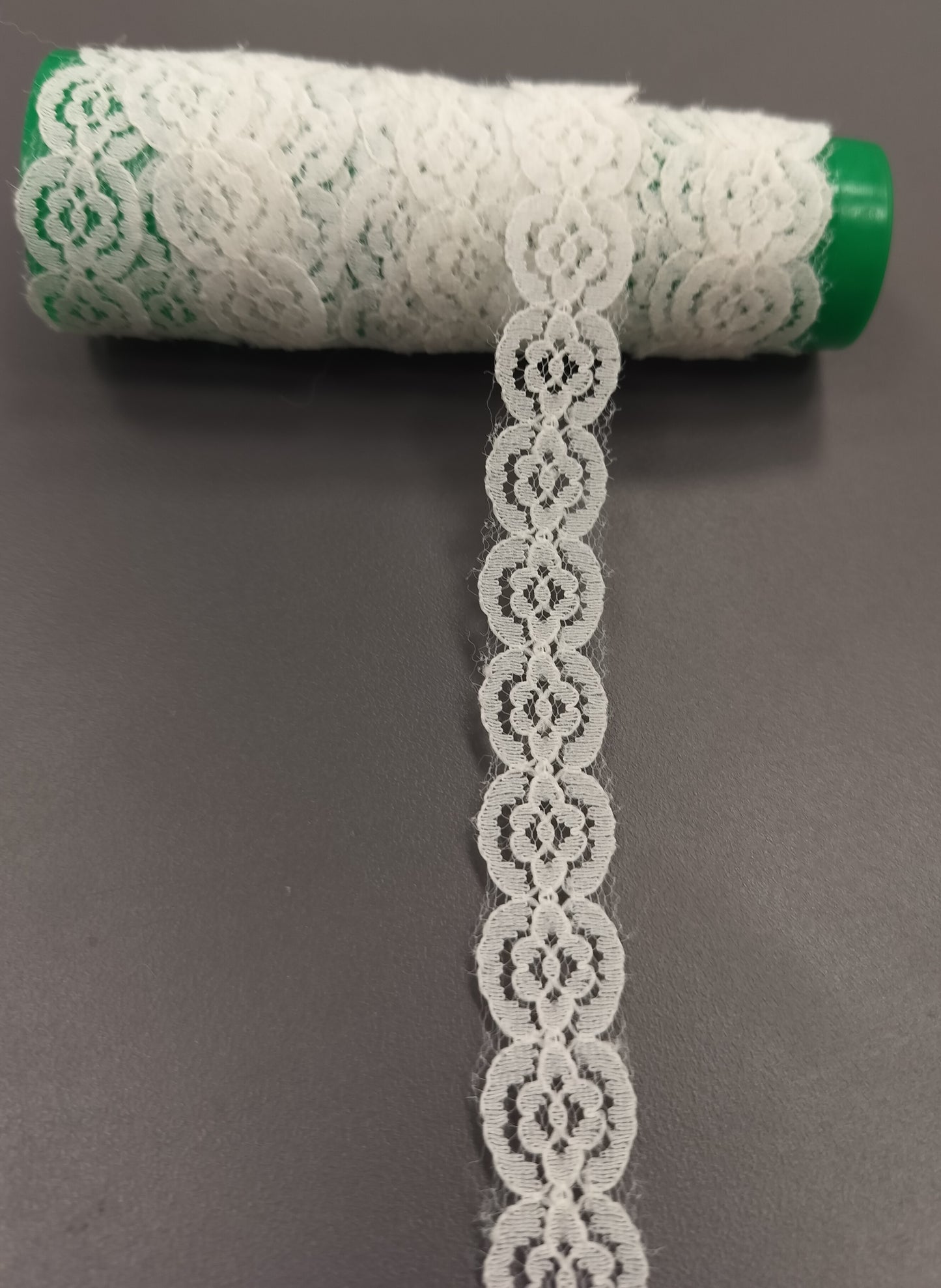 White Nylon Daisy Chain Lace Trim – Floral Motif Embroidery, 2 cm Wide, for Sewing, Crafts, Dresses, and DIY Decoration