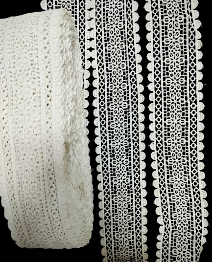 Geometric Floral GPO Polyester Lace Trim – 7 cm Wide Decorative Lace with Scalloped Edges for Sewing, Crafts & Décor (White